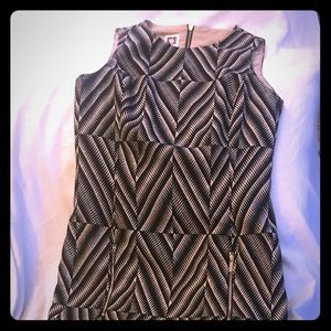 Sleeveless dress with pockets